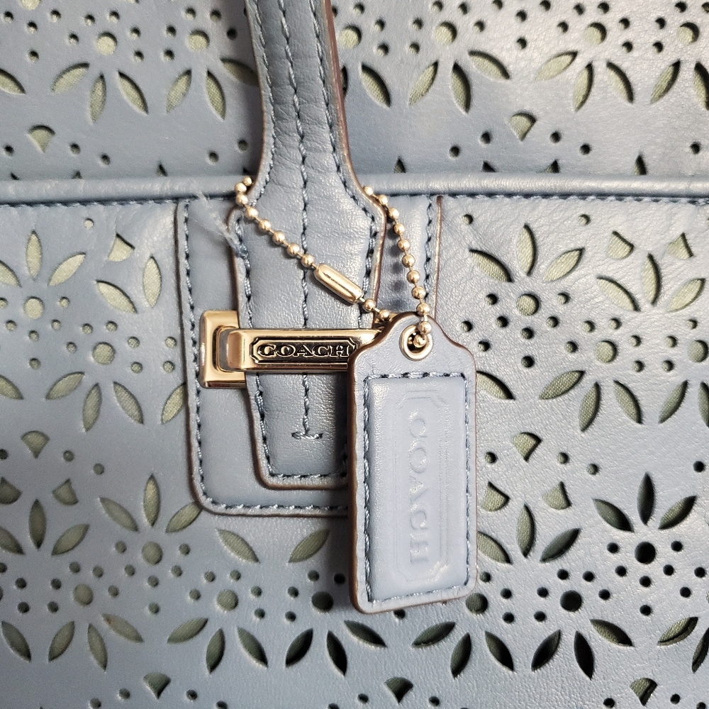 Beautiful light blue Coach cut out pattern bag - Picture 15 of 16